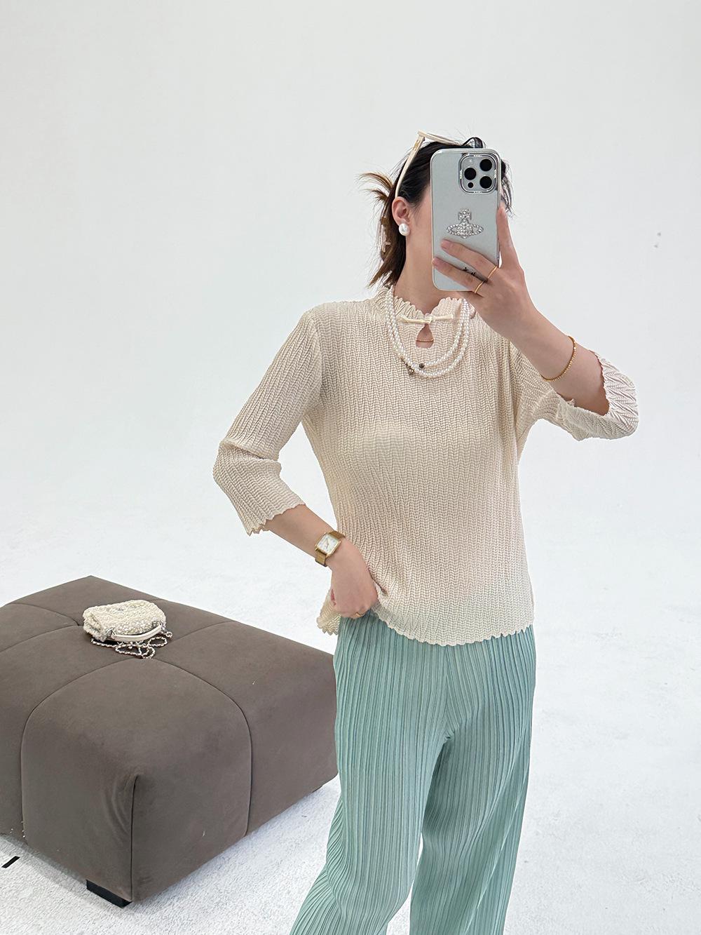 

2025 Весна Новая Футболка в китайском стиле с застежкой-лягушкой, воротником-стойкой и сборками для женщин - Универсальный приталенный дизайн с прямыми плечами One Size абрикосовый