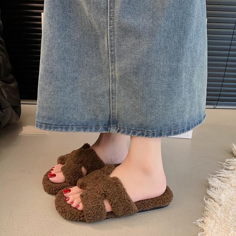 Flat-bottomed casual versatile fluffy slippers women's new autumn and winter fashion wear fluffy cotton slippers in 2025