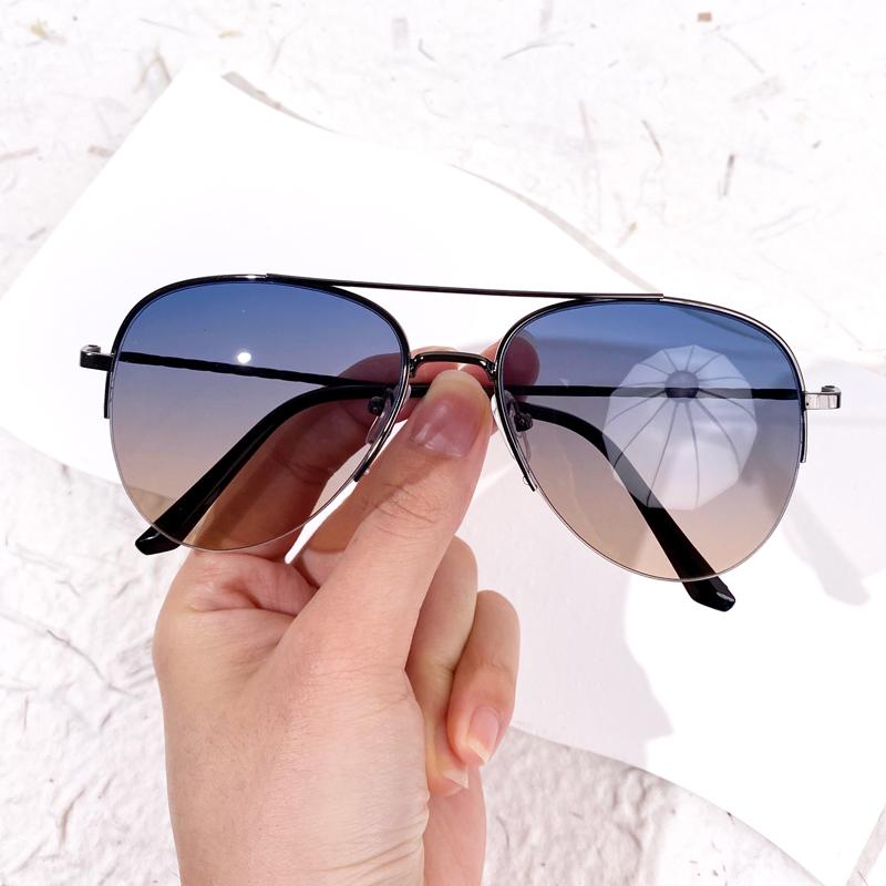 

Fashion Glasses for Women Men Classic Tinted Lens Glasses Frame Eyewear Fashion Glasses, Perfect for Everyday Use