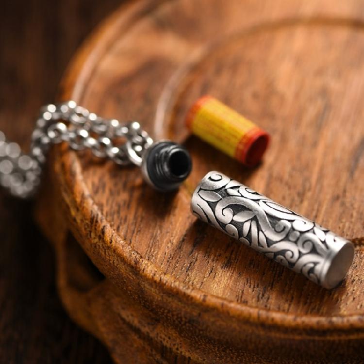 Collana Pendente Cavo in Argento Antico per Conservare le Scritture Design a Vite Inciso Include Rotolo di Preghiera Cinturino in Pelle