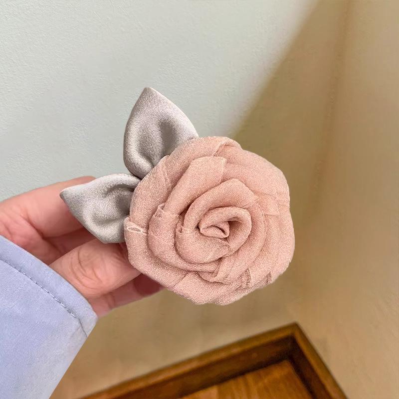 Große Farbverlauf Seidenrose Haarspange - 3D Blumendesign für Frauen, Perfekt für Fotos am Meer