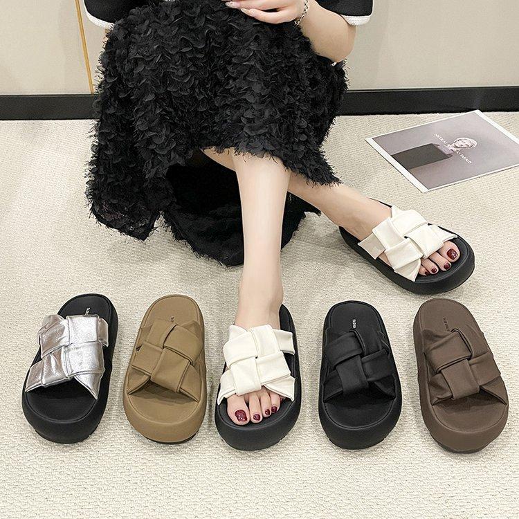 Stepping On Shit Feels Cool Slippers Women's Summer Wear 2025 New Thick-soled Leisure Internet Celebrities Super Fire Pregnant Women Beach Sandals