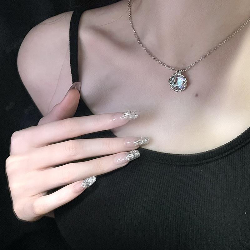 Niche Design Cold Wind Moonstone Personality Simple Fashion Necklace Gemstone French Collarbone Chain Female Tide Han