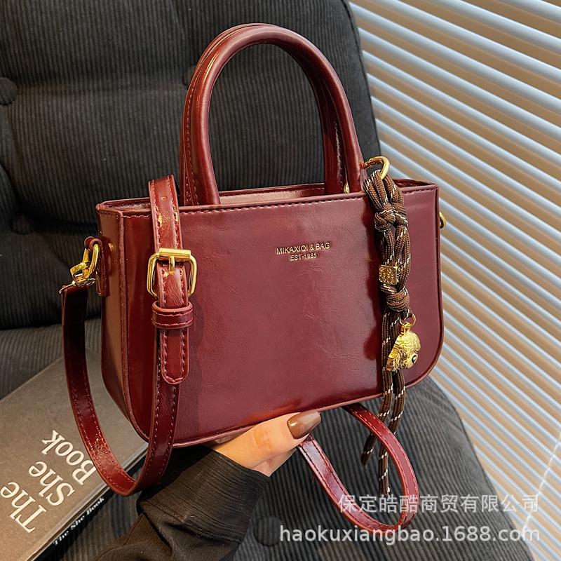 Premium Texture Portable Bucket Bag Women's 2025 New Trendy Autumn and Winter Fashion Versatile Retro Commuter Shoulder Messenger Bag