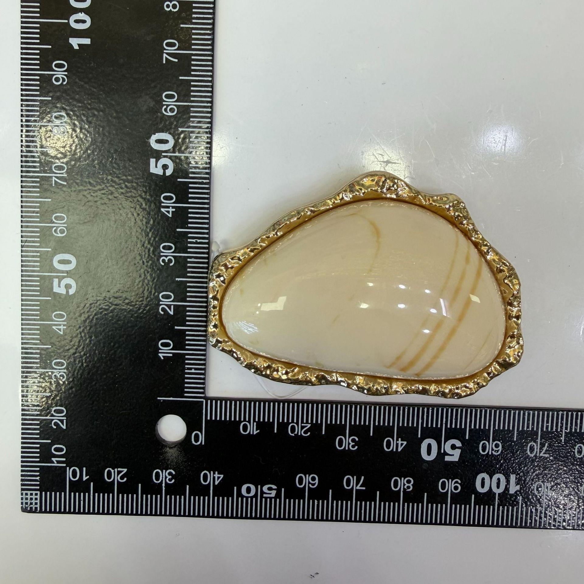 

Metallic Irregular Shape Waist Buckle for Swimwear and Apparel Adjustment Image Size