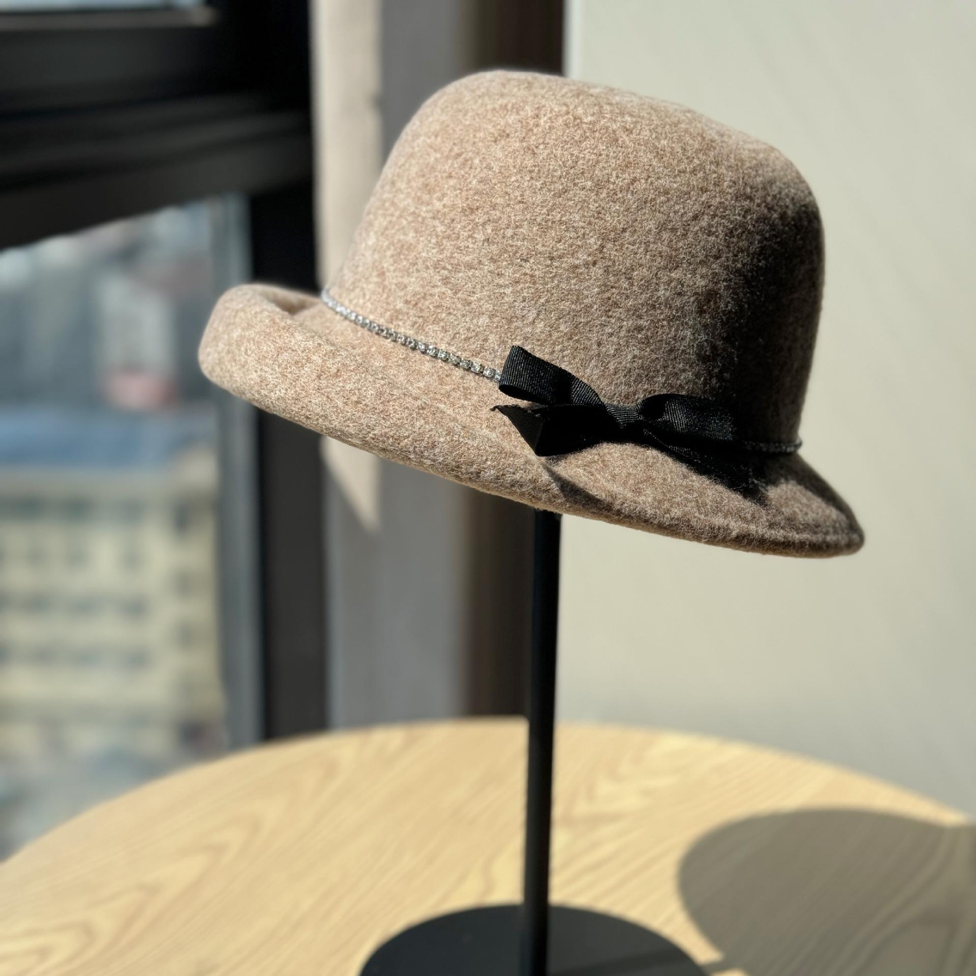 

Новая шляпа-рыбачка из серой шерсти с бантом в стиле Цяньцзинь для женщин на осень и зиму, маленькая шляпка-цилиндр, подчеркивающая темперамент, шляпа-ведро Adjustable