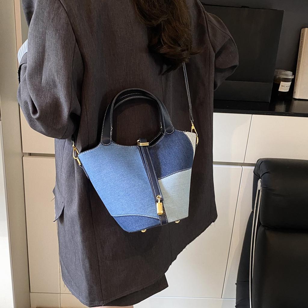 Niche design new Korean version splicing contrasting color shoulder messenger denim bag versatile casual vegetable basket bucket bag