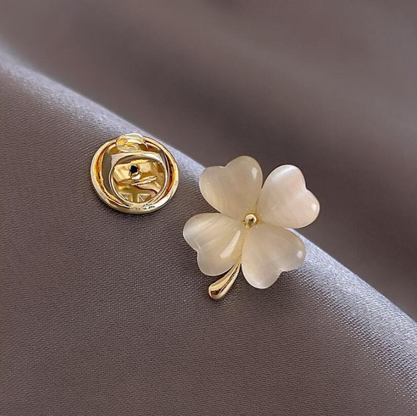 

Elegant Gold Color Rose Flower Brooches For Women Girls Rhinestone CZ Luxury Women Accessories friendstv show brooches for women