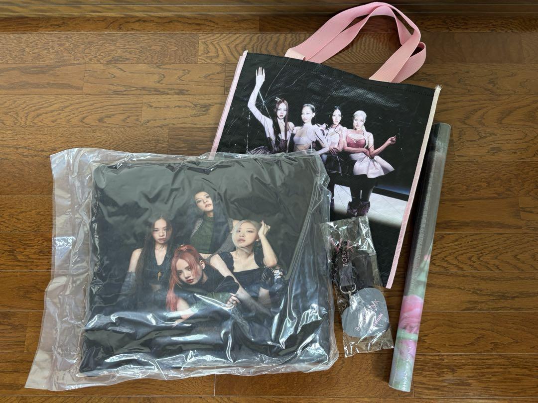 

[USED] BLACKPINK Premium Seat Benefits (with Jennie SOLO poster)