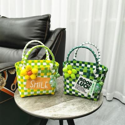 Nuevos bolsos de hombro, bolsos cuadrados pequeños, bolsos de mujer, bolsos tejidos de plástico avanzados, tendencia de moda retro, bolsos de playa versátiles para el ocio