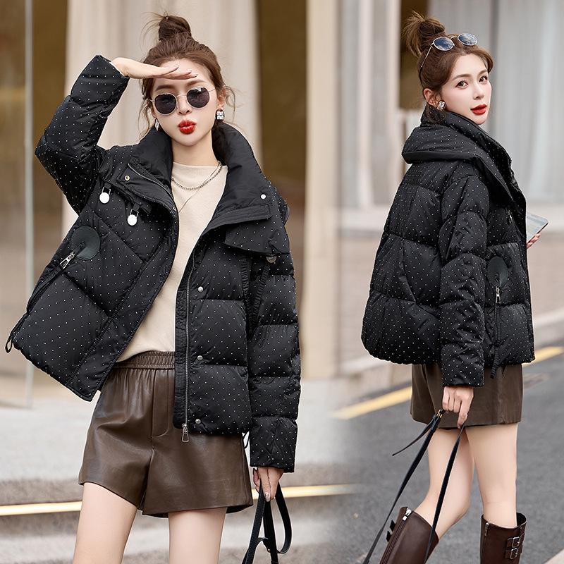 

Женская зимняя куртка оверсайз белая пуховая с капюшоном L 115-135 lbs чёрный