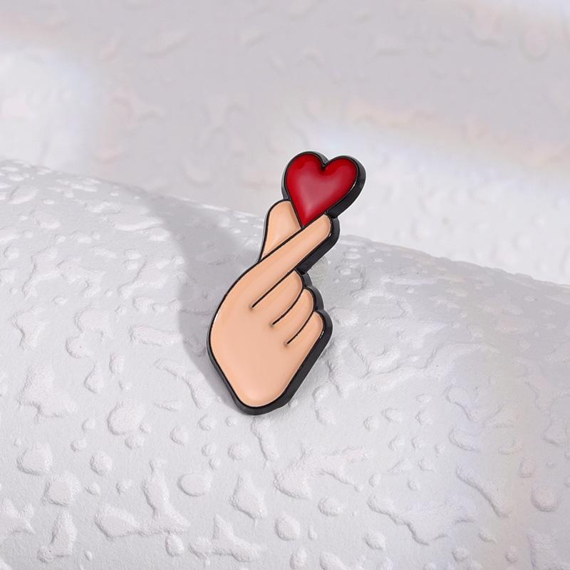 Creative Cute Cartoon Finger Heart Alloy Brooch, Men'S And Women'S Couple Bag Clip Accessories