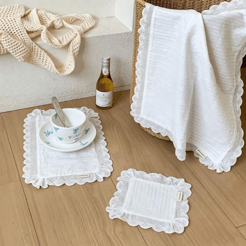 Korean Style Soft Flounced Lace Ruffle Placemats Non-Slip Dustproof Table Pads for Living Room Tea Table Decor