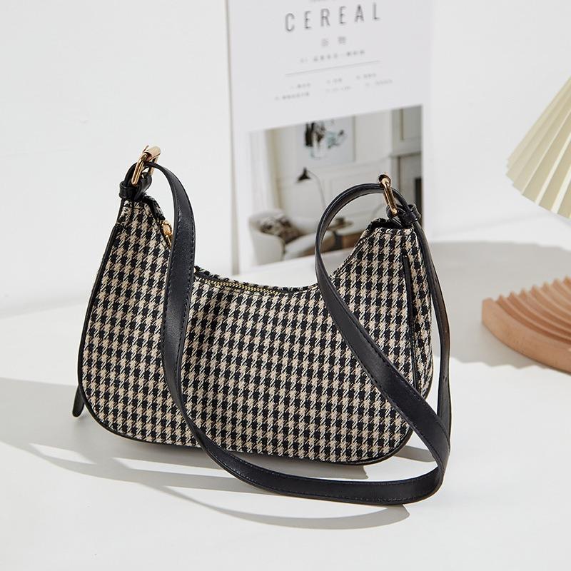 High-end underarm bag women's new trendy autumn and winter retro niche shoulder messenger bag fashion