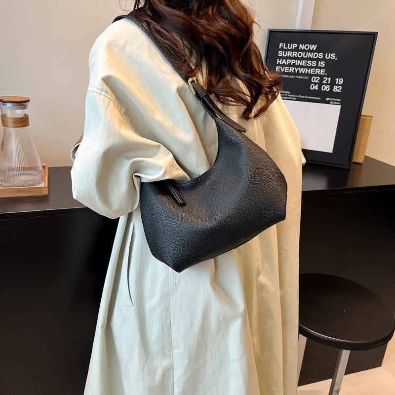 Simple retro shoulder bag women's new fashionable texture underarm bag casual commuter dumpling bag