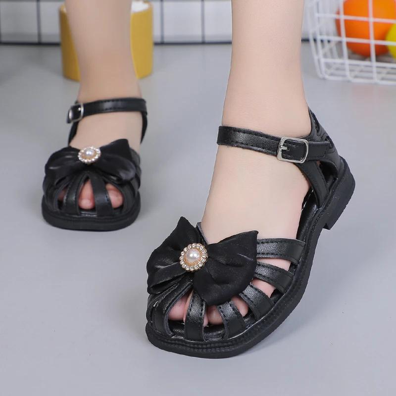 Girls Sandals 2024 Summer New PU Princess Hollow Covered Toes Kids Fashion Bow with Big Pearl Soft Simple Children Casual Shoes