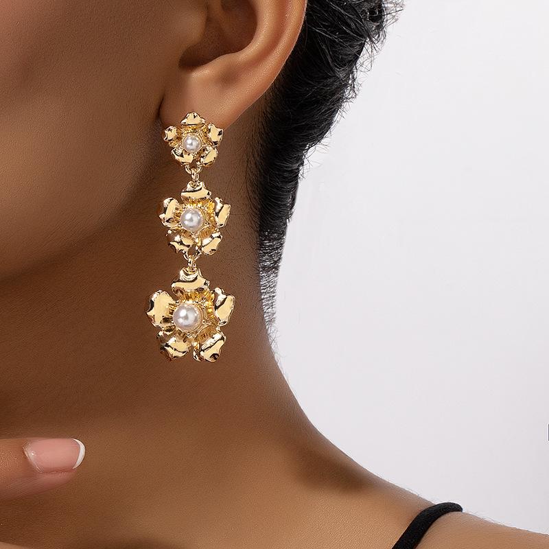 Korean Minimalist French Retro Pearl Flower Stud Earrings for Women