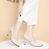 Wunderschöne High Heels aus echtem Leder – die neue Frühlingskollektion für Damen mit Stilettoabsatz und spitzer Zehenpartie – sind zeitlos elegant.