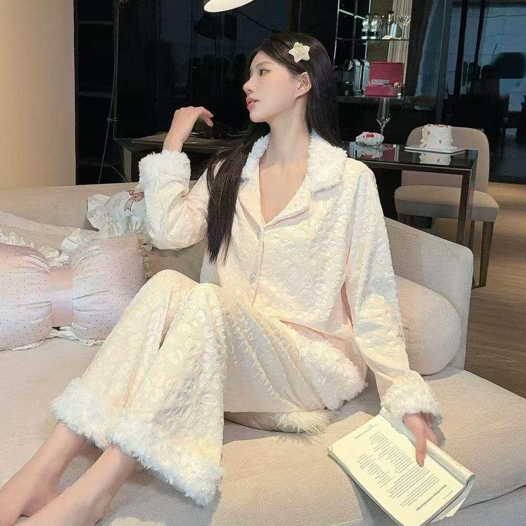 Samt-Pyjama-Set für Damen, Herbst-Winter: Luxuriöse, niedliche Dreiteilige Hauskleidung