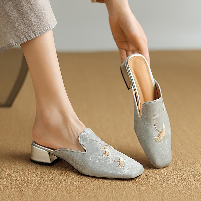 

Мода 2024 Новые Летние Женские Шлепанцы из Детской Замши Женская Обувь Модные Мюли Шлепанцы Обувь для Женщин Zapatos Mujer Вышитые Женские Туфли 43