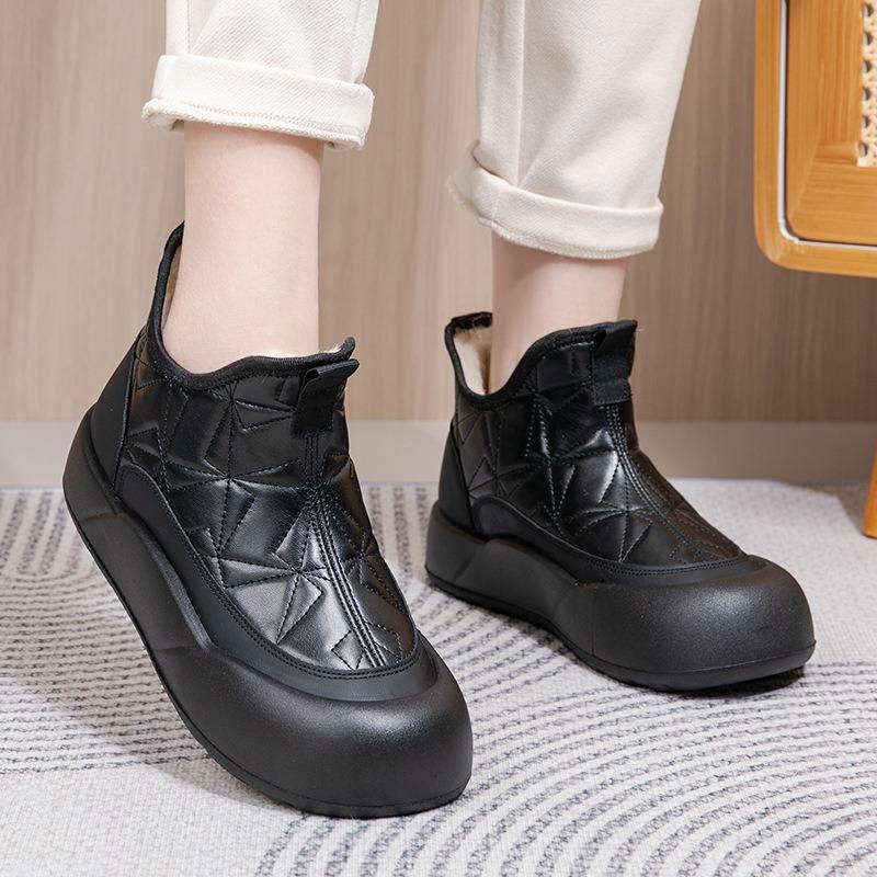 Winter Women's Cotton Boots New Wool Leather Snow Boots Piled Thickened Warm Mother Shoes Waterproof Shoes
