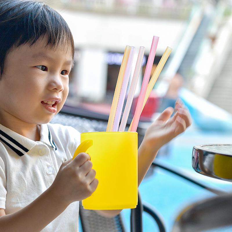 Portable Food-Grade Silicone Straw: Bendable, Heat-Resistant for Kids' Drinks
