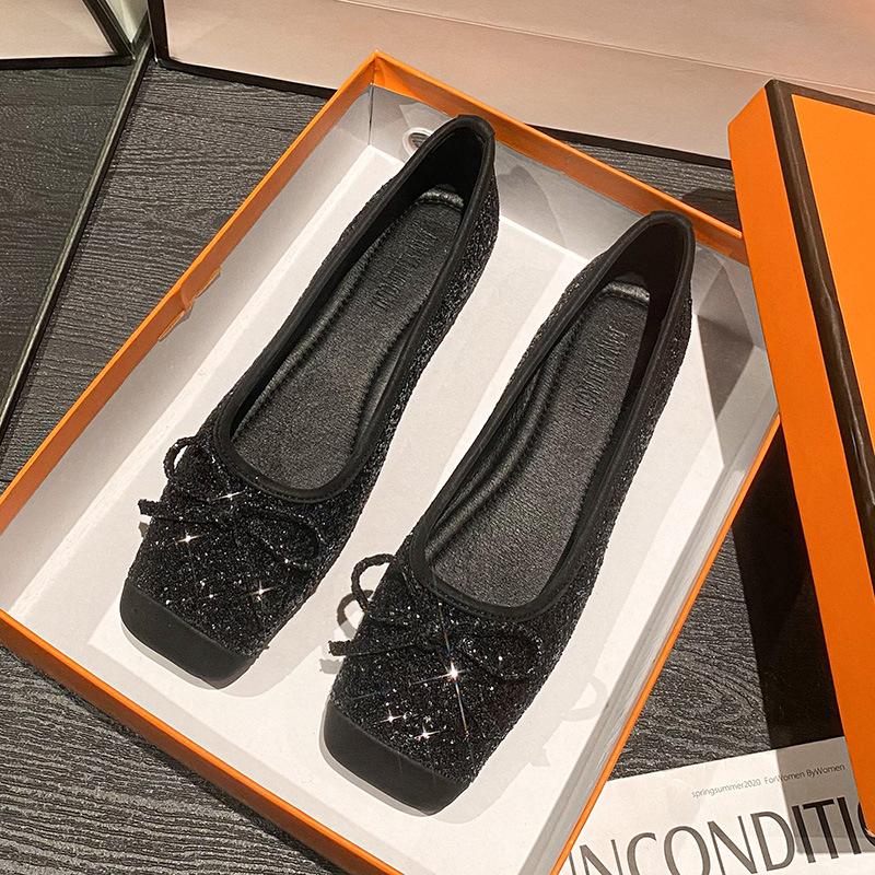 

Модные блестящие женские туфли-балетки с квадратным носком из лоскутной кожи, женские серебристые блестящие лоферы-слипоны 2025 34 чёрный