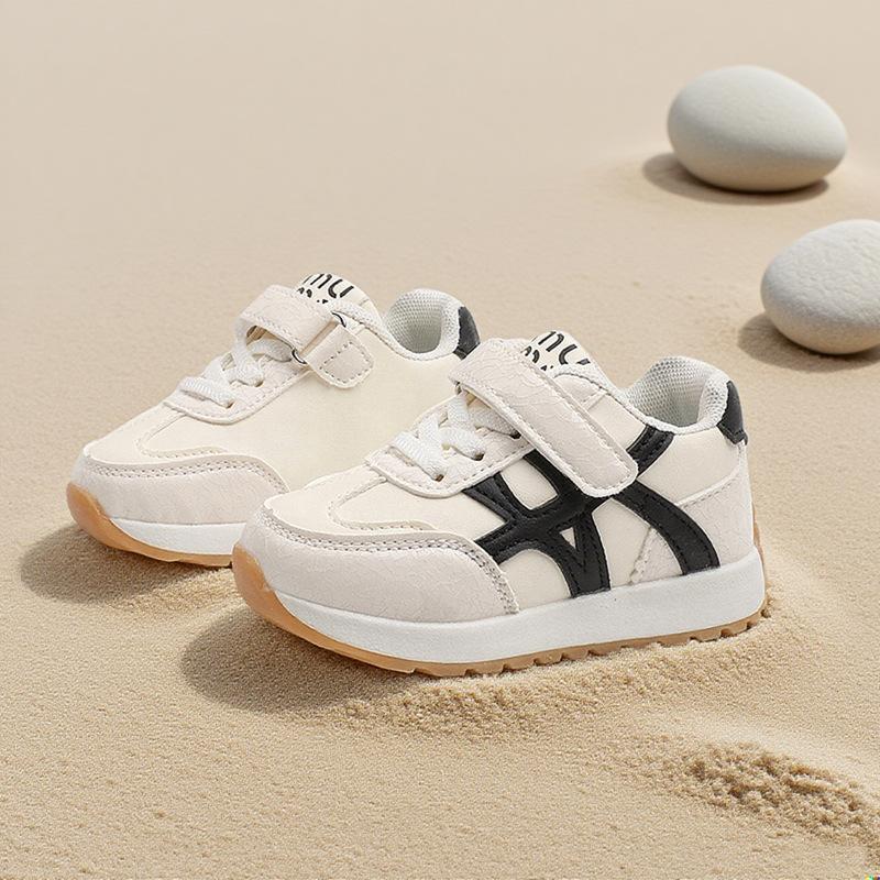

New autumn children s shoes are breathable, lightweight, non-slip, with soft soles, suitable for toddlers, boys and girls, versatile sports and 16-20Take a photo with on чёрный
