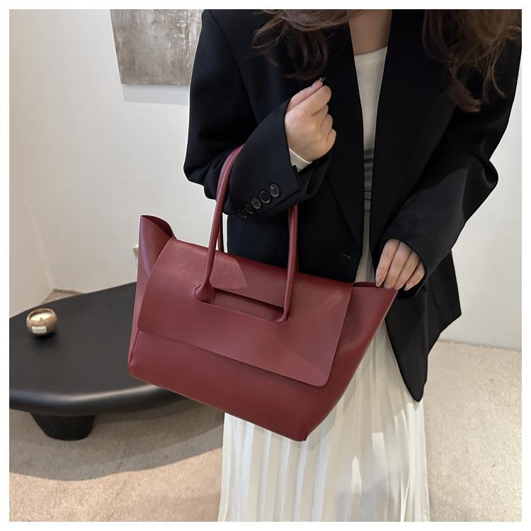 Large Capacity Tote Bag for Women Soft Faux Leather Shoulder Handbag Stylish Commute Bag Trendy Daily Outing Purse KTB