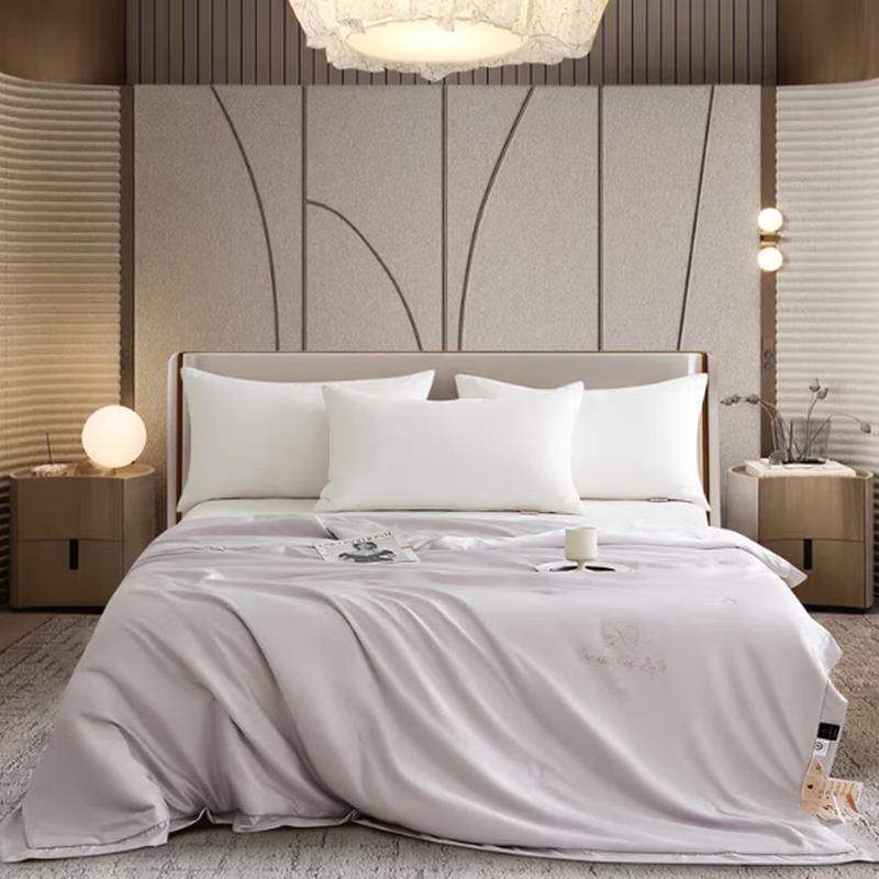 

Luxury Mulberry Silk Comforter