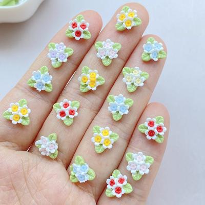 50 Stück Niedliche Mini-Cartoon-Blumen-Nagelkunst Harz Designer-Anhänger DIY-Bastelartikel für Nägel 3D-Dekorationen Schmuck