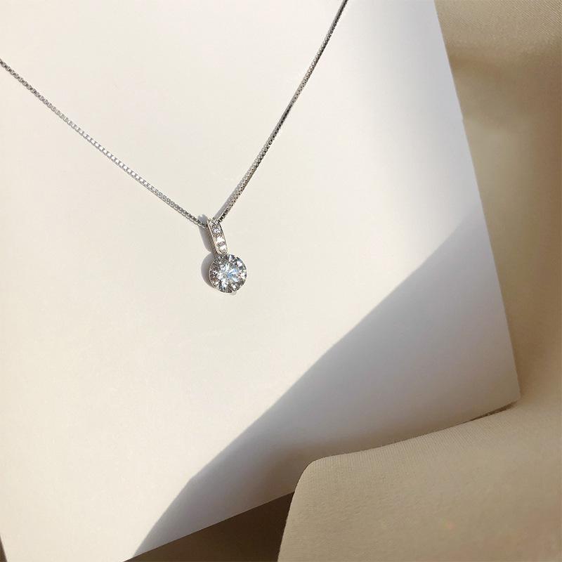 Shiny Diamond necklace women's flash inlaid zircon pendant necklace simple and exquisite niche design clavicle chain