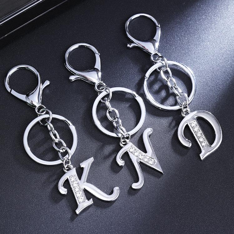 Kreativa Strass Nyckelringar: 26 engelska alfabet AB-legeringshängen för europeisk & amerikansk stil