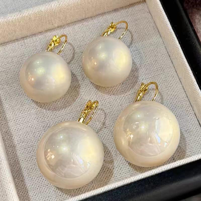 Hong Kong style elegant temperament pearl earrings women's ear buckle type niche unique design earrings European and American cold wind earrings