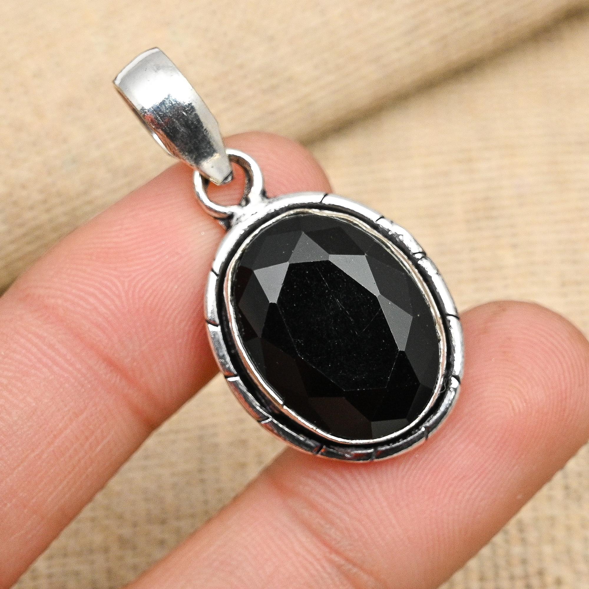 

Ювелирный кулон ручной работы из стерлингового серебра 925 пробы с черной шпинелью ручной работы для нее