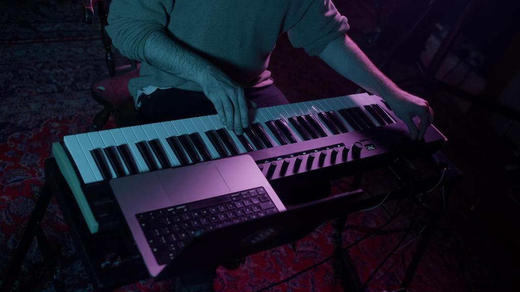 KORG Poly Aftertouch MIDI-Controller mit Eigenschaftsaustausch Ausgestattet mit Keystage-61 MIDI2.0