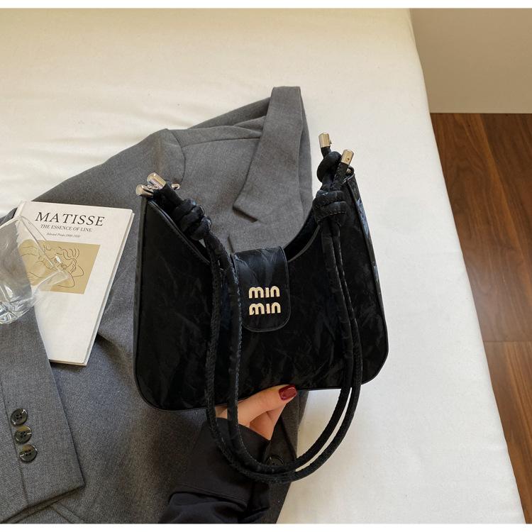 

Сумка-багет премиум-класса в стиле ретро для женщин, новая коллекция 2025 года, французская нишевая легкая роскошь, сумка-полумесяц, дорожная сумка через плечо чёрный