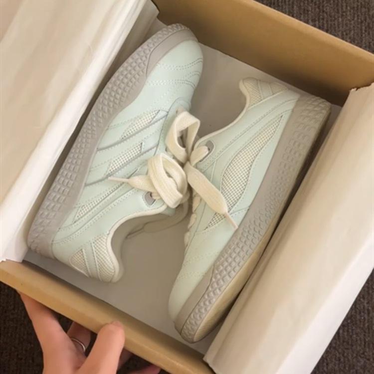 

2025 popular Hong Kong style platform leather white shoes women s spring new versatile chic tide niche casual shoes 40