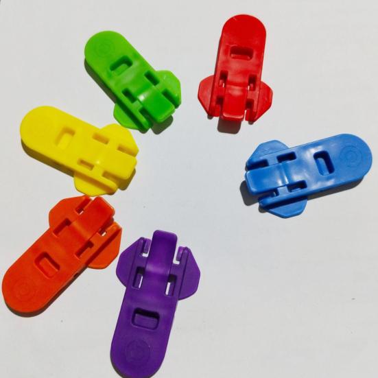 Manual Can Opener Colorful Drink Can Protector Cap Portable Beer Bottle Opener Dustproof Mini Coke Can Opener for Picnics BBQ Family Gatherings