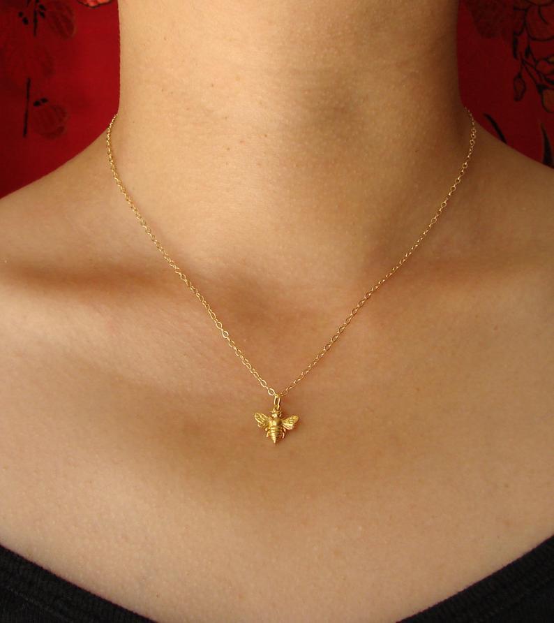 

Cute Exquisite Gold Color Stereo Simulation Little Bee Insect Pendant Necklace for Women Creative Collar Chain Jewelry Gifts