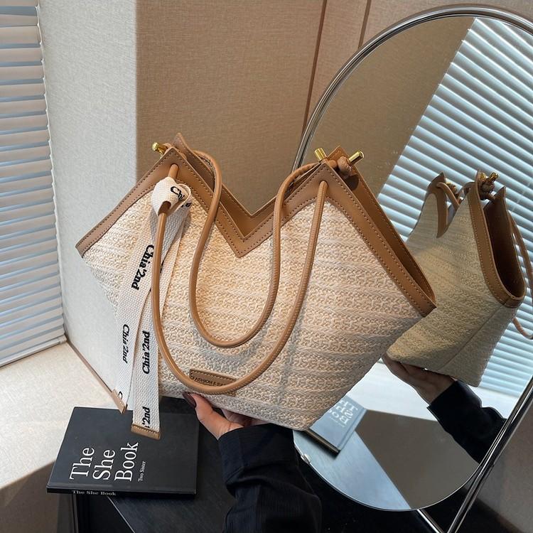 

Large capacity woven straw bag women s spring and summer 2025 new niche single shoulder seaside vacation beach tote bag чёрный