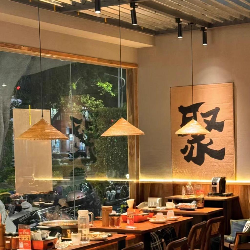 Retro Chinese Bamboo Pendant Light: Nostalgic Straw Hat Design for Hot Pot and Local Cuisine Restaurants
