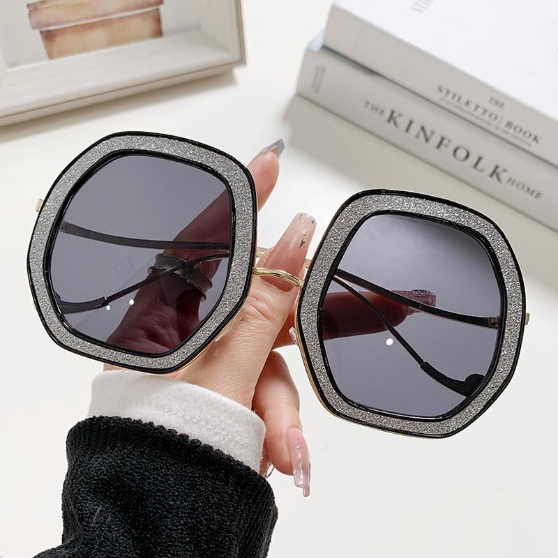 Unisex Stylish Square Sunglasses With Pc Lenses For Travel And Fashion Events