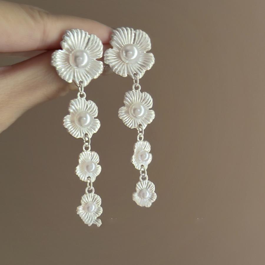 Kolczyki z frędzlami w kształcie kwiatu perłowego Indywidualne Kolczyki w zimnym stylu Temperament Wysoki smak Moda Niszowe Kolczyki