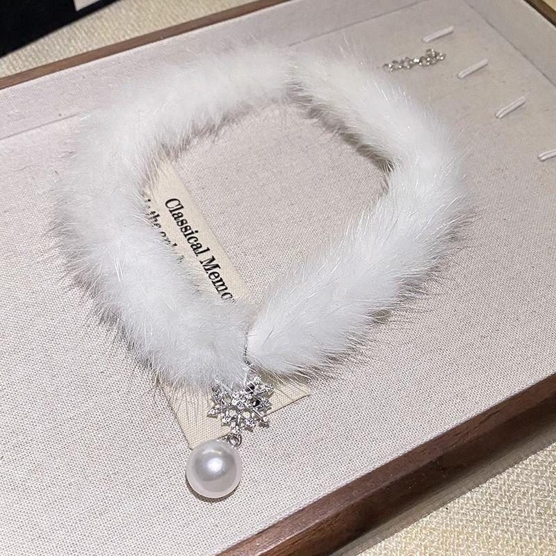 

Plush Choker Neck Ring Pearl Necklace Women s Sexy Black White Furry Clavicle Chain Lolita Sweet Adjustable Neck Chains Jewelry белый