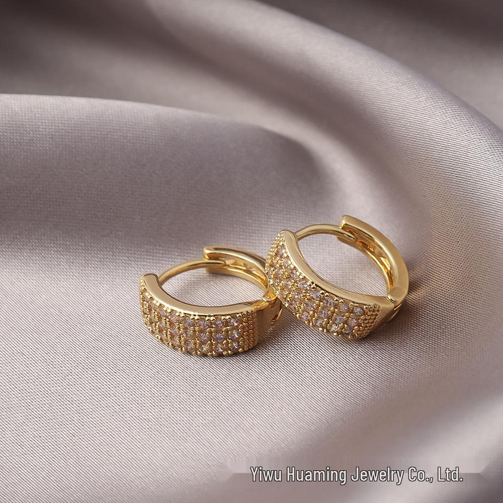 Stylish Gold Circle Ear Cuffs - Light Luxury Jewelry for Trendy Women