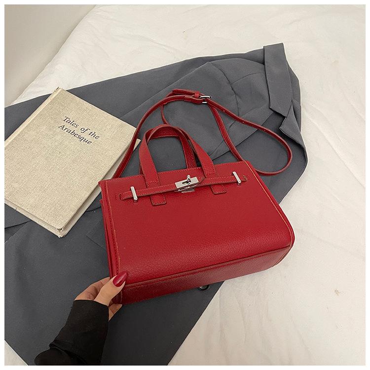 Niche portable small square bag women's new fashion versatile simple shoulder bag casual commuter messenger bag