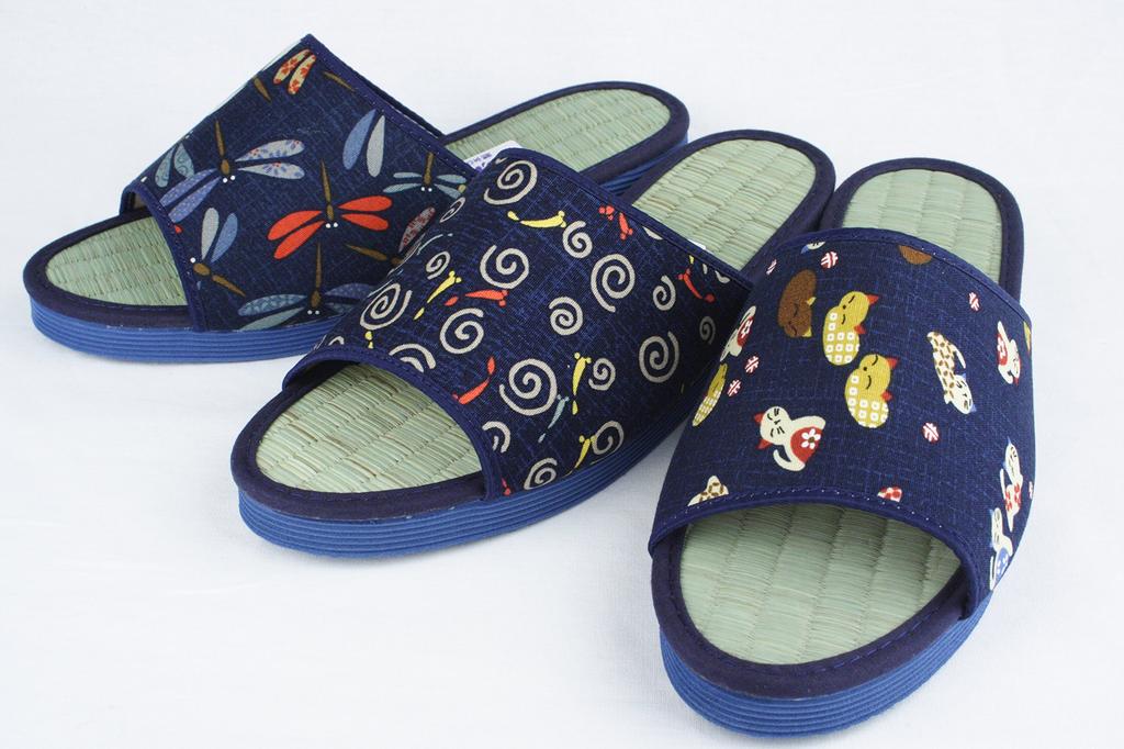 folding sandals with a Japanese Indigo-dyed Japanese-made pattern, "Friendly Medaka" (Large)