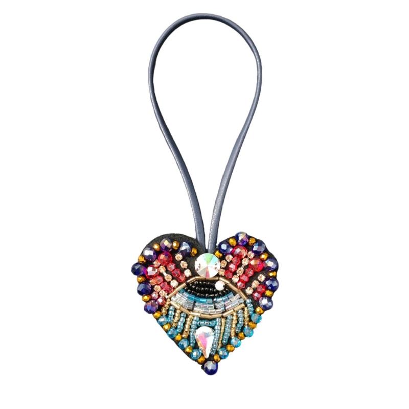 

Glittering Heart Decoration For Fabric Improvement On Hats Bags And DIY Ideas