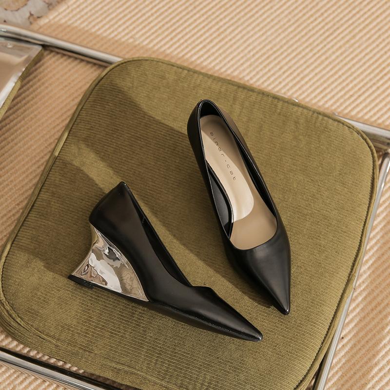 

75001 [sheepskin] high heels women s slope heel spring 2025 new pointed temperament retro commuter shoes 34